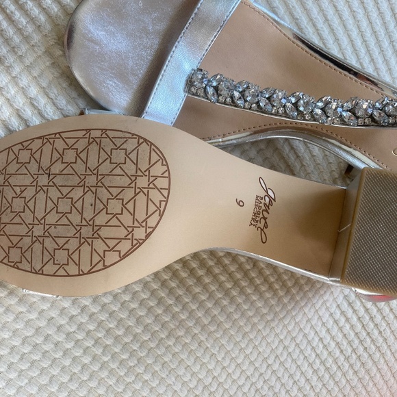 Jewel Badgley Mischka Siver Sandals - Picture 8 of 9